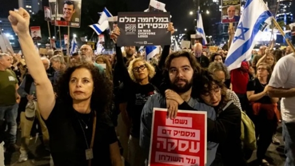 İsrail'de binlerce kişi hükümeti protesto için sokağa çıktı, Netanyahu'nun istifasını istedi 