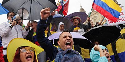 Kolombiya'da hkmet protestolar? sryor: Petronun koltu?u tehlikede!
